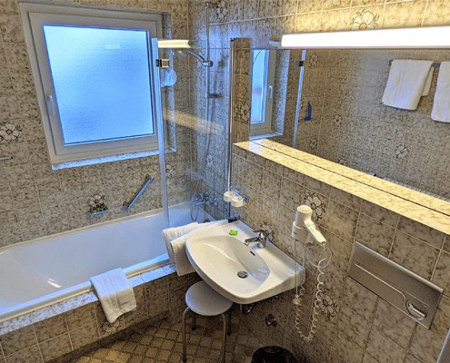 Bad Ferienwohnung Manndl Badezimmer der Ferienwohnung "Manndl" im Ferienhaus Wetterstein in Grainau an der Zugspitze