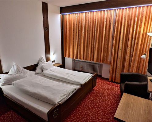 Schlafzimmer Ferienwohnung Manndl Schlafzimmer der Ferienwohnung "Manndl" im Ferienhaus Wetterstein in Grainau an der Zugspitze