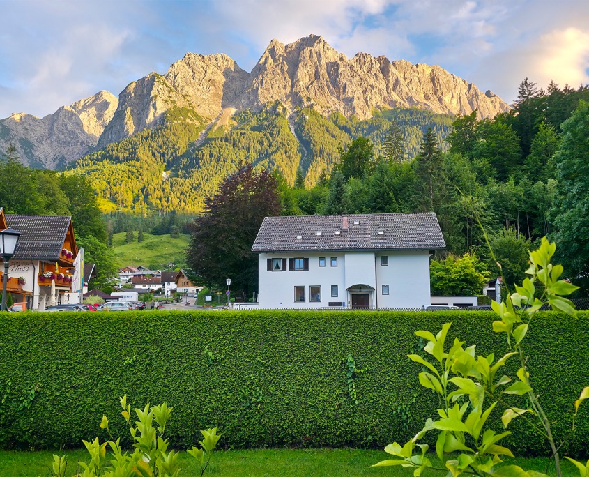 Bergblick_Manndl Blick auf die umliegenden Berge der Ferienwohnung "Manndl" im Ferienhaus Wetterstein in Grainau an der Zugspitze