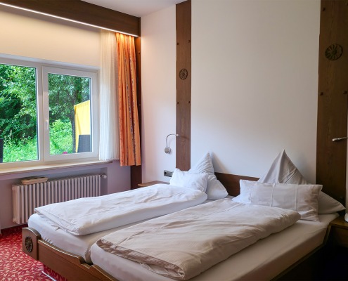 Schlafzimmer FeWo Manndl Schlafzimmer der Ferienwohnung "Manndl" im Ferienhaus Wetterstein in Grainau an der Zugspitze